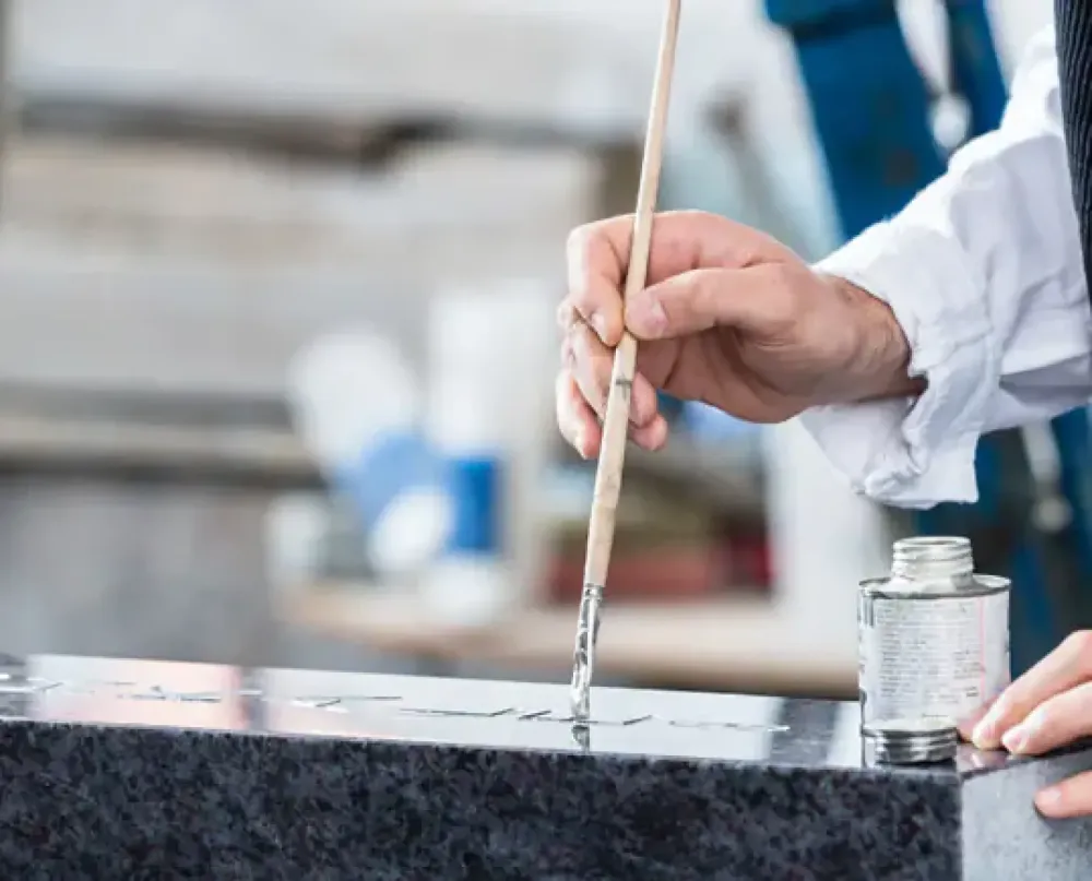 Gravure or sur plaque