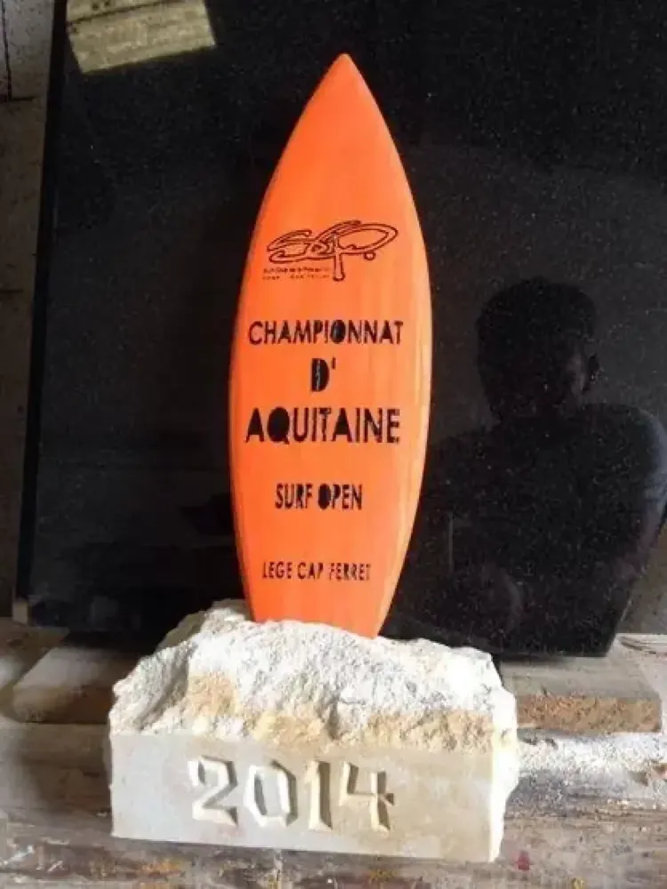 gravure bois club surf